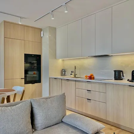 4summer Golden Hour Parking 아파트