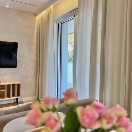 4summer Golden Hour Parking 아파트 코워브제크