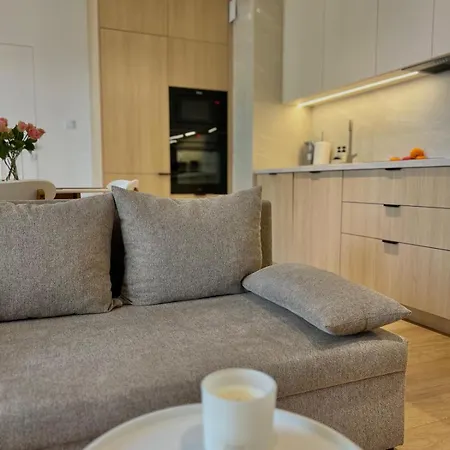 아파트 4summer Golden Hour Parking 코워브제크