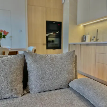 아파트 4summer Golden Hour Parking 코워브제크